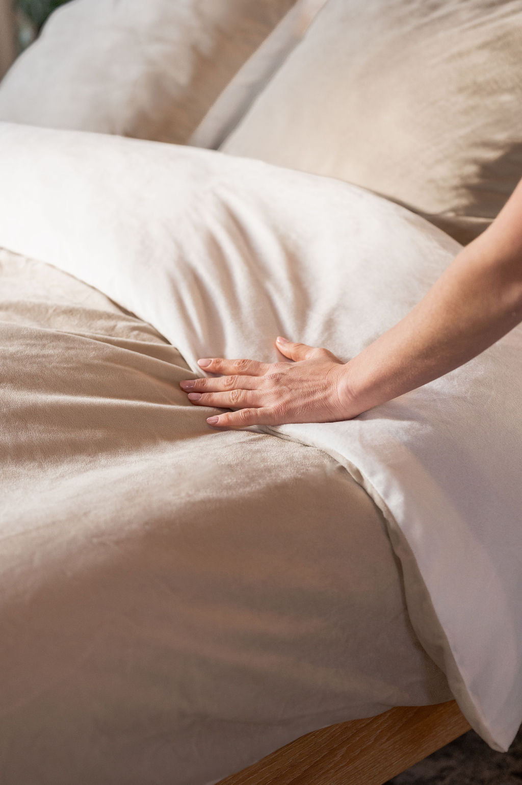 Silky Smooth Microfiber Bedding Double Sided in Natural Dune/Fresh White Natural Dune & Fresh White