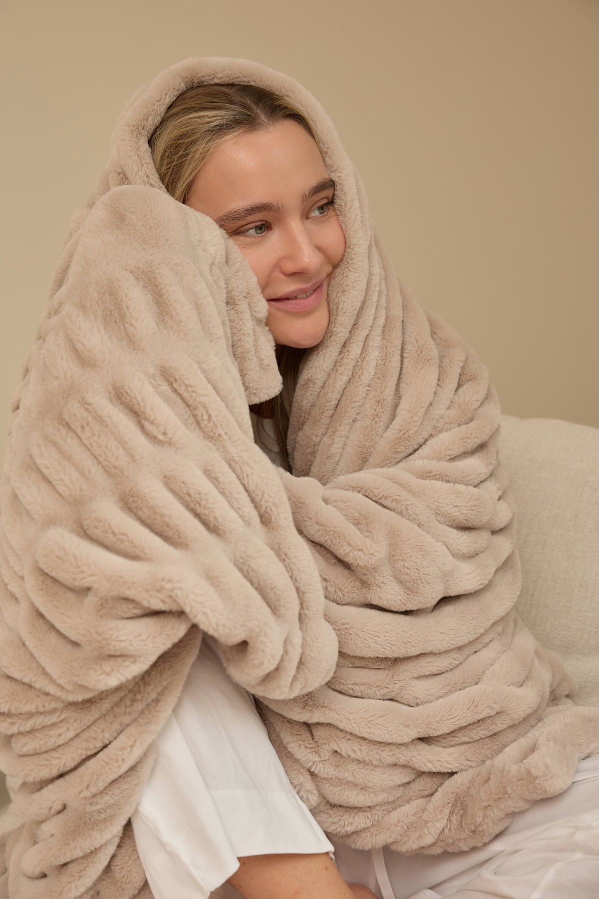 SJUMO Plaid made from 100% recycled microfiber, ultra-soft sustainable blanket for bed or couch. Oat Cloud.